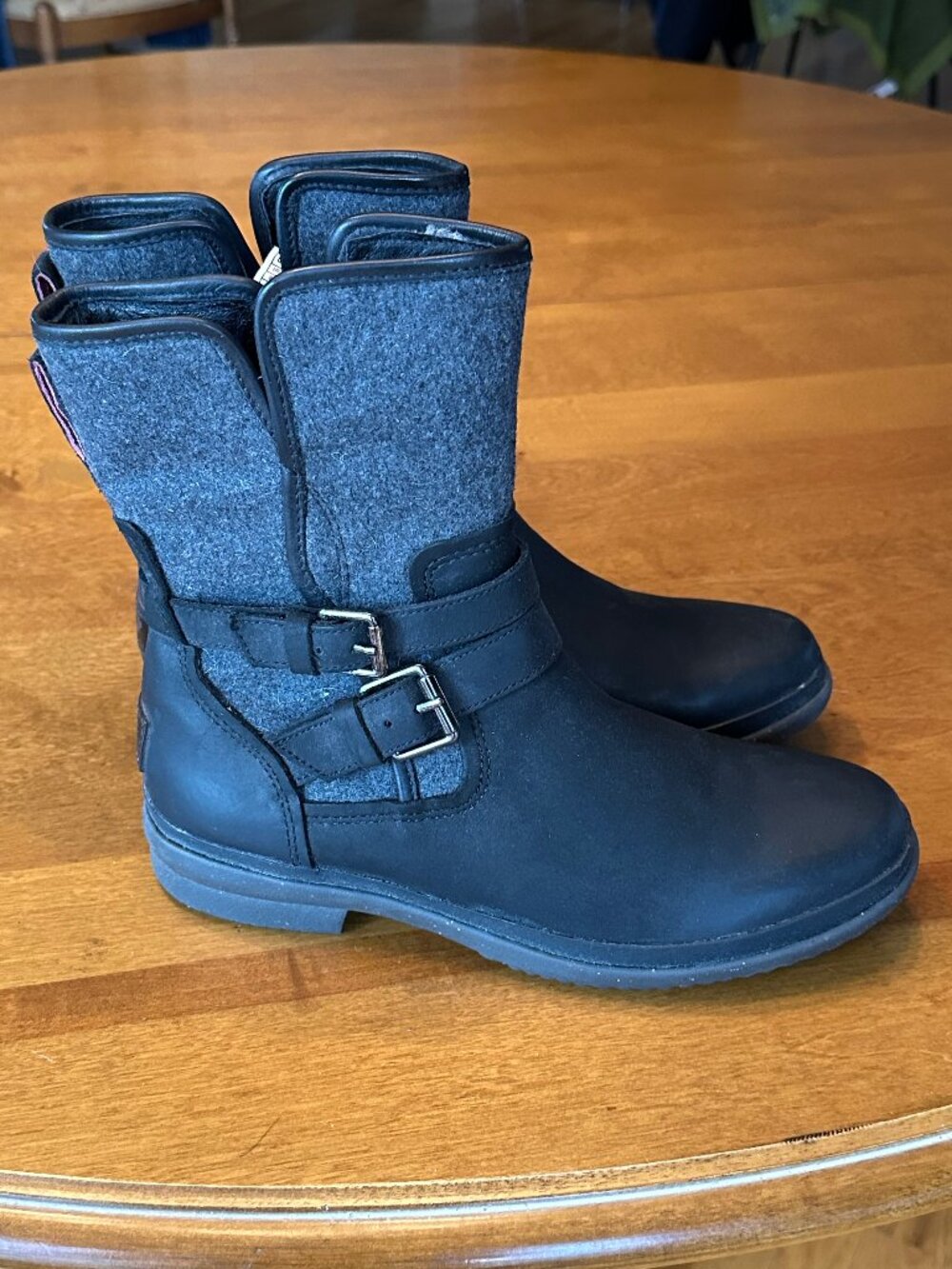 Ugg Simmens waterproof black boots, speckled uppers, military, bikercore, 8.5 M